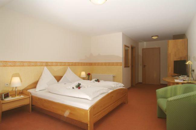 Land-Gut-Hotel Raeuber Lippoldskrug آلفلد المظهر الخارجي الصورة